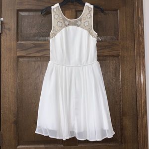 🌴 White formal dress